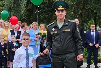 Гродненские пограничники поздравили детей с Днем знаний