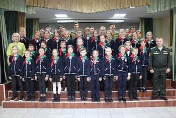 В Пинском погранотряде состоялся торжественный прием в пионеры учащихся средней школы №6 