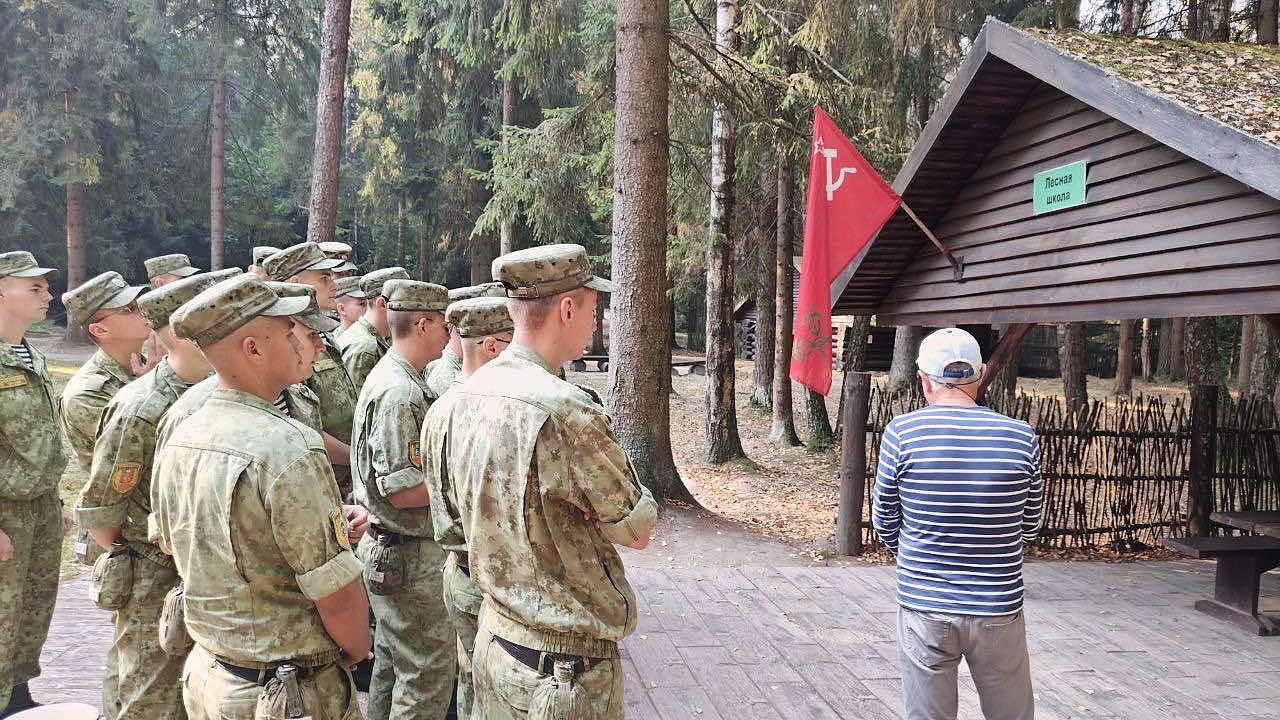 Для военнослужащих ЦПС МТО организована экскурсия в "Партизанский лагерь", центр экологического туризма Станьково