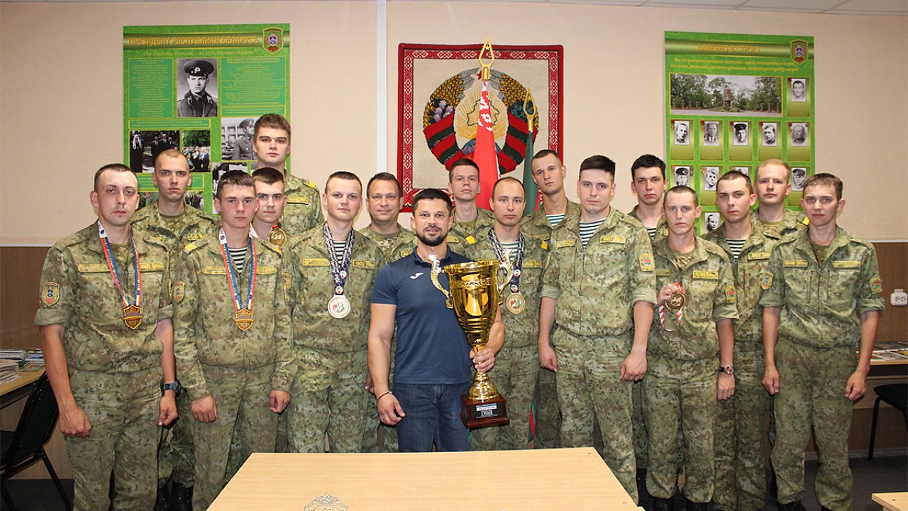 18-кратный Чемпион мира по армрестлингу Виктор Братченя посетил пограничную заставу «Казимирово»
