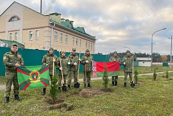 Командование Лидского пограничного отряда приняло участие в акции "Дай лесу новае жыцце"