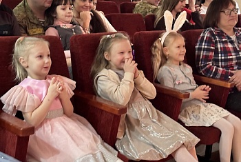 Новогодняя сказка для самых важных гостей: в войсковой части 1463 прошел детский новогодний утренник