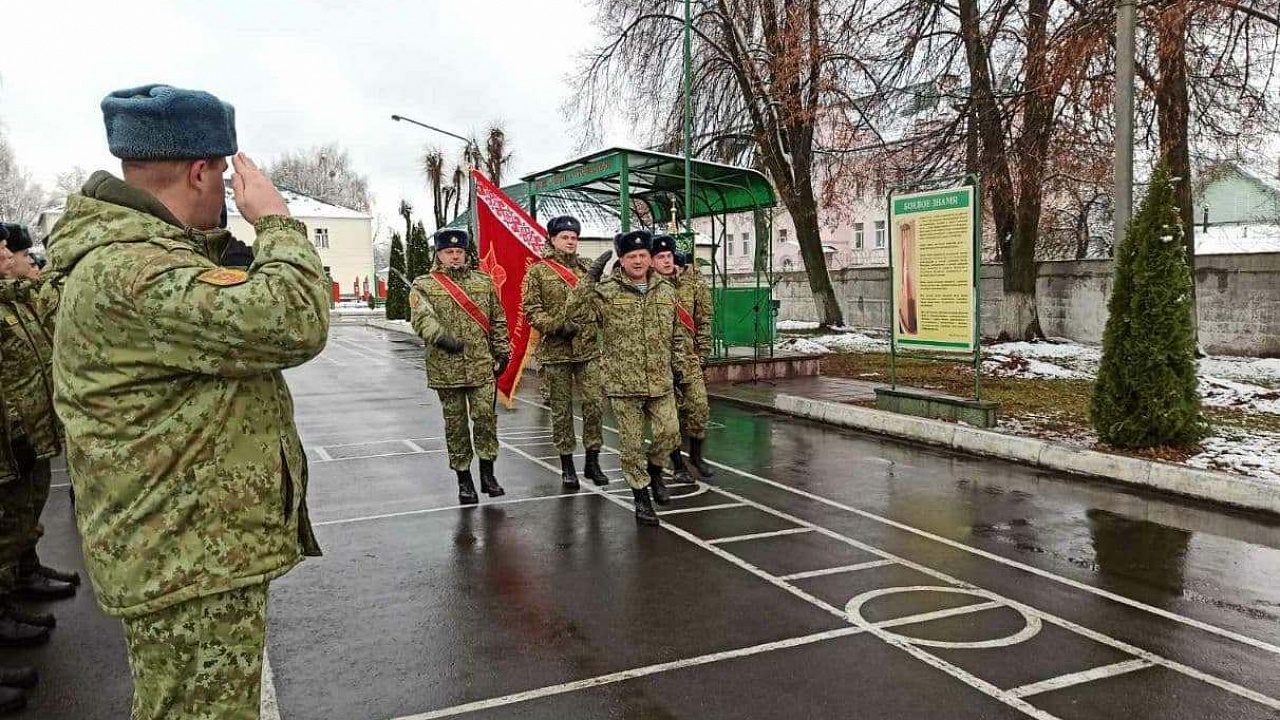 Торжественный ритуал вручения боевого оружия новому пополнению состоялся сегодня в Пинском погранотряде