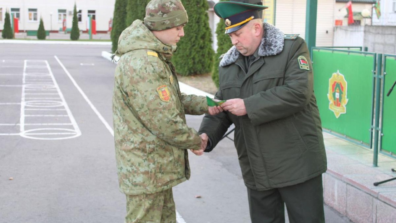 Командир Пинского погранотряда поблагодарил солдат за службу Командир Пинского погранотряда поблагодарил солдат за службу