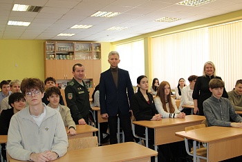 Учащиеся гимназии-колледжа искусств города Молодечно встретились с пограничниками