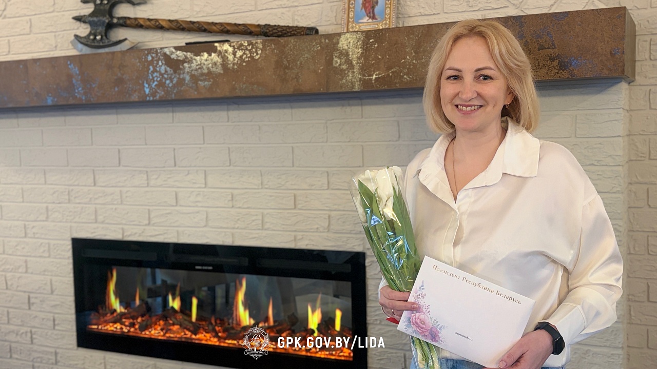 Живая музыка и цветы для женщин Лидского погранотряда!