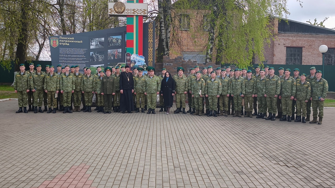Спасибо за службу! В Пинском погранотряде торжественно чествовали военнослужащих, выслуживших установленные сроки