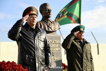 На пограничной заставе «Дивин» Пинского погранотряда открыли памятник-бюст Герою Советского Союза лейтенанту Алексею Лопатину