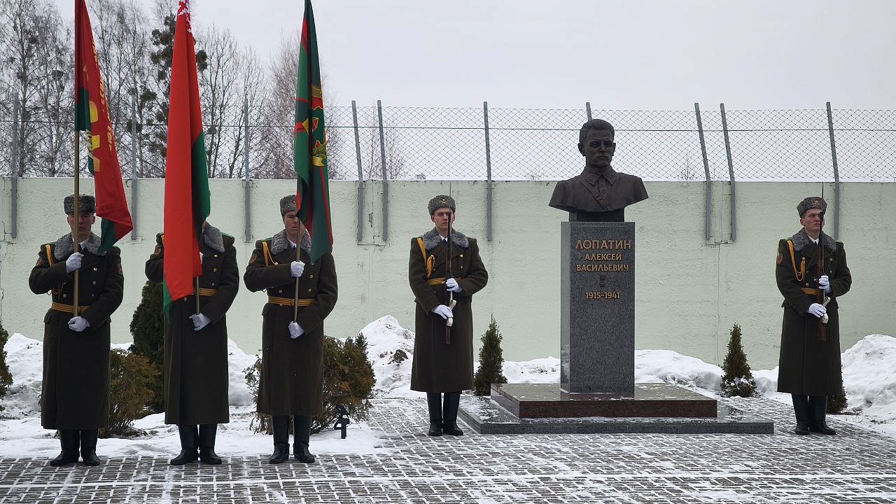 На заставе «Дивин» стартовала патриотическая акция «Чтим и помним!»