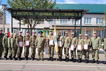 Защищать Отчизну с молодых лет