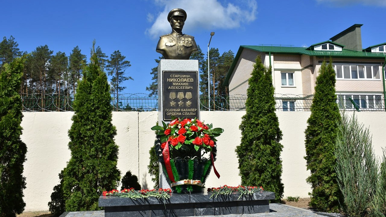 Героев помним имена