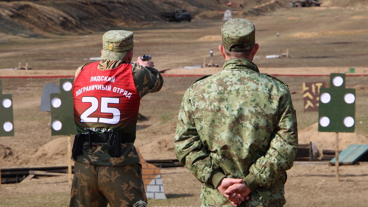 На войсковом стрельбище «Минойты» прошло первенство по служебному биатлону!