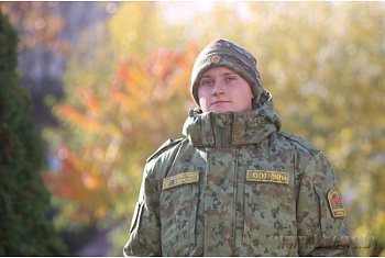 Постройнел, научился подтягиваться и легко преодолевает 20-километровые дозоры