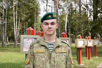 Занимался греблей в Бобруйске, окончил автотехникум, служит на границе... 