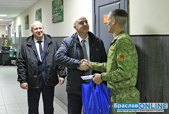 Солдат срочной службы принял поздравления от родного предприятия «Браславгаз»