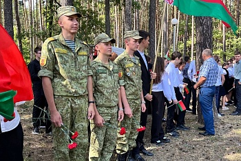 Военнослужащие пограничной комендатуры "Речица" почтили память жертв нацизма в урочище Стасино