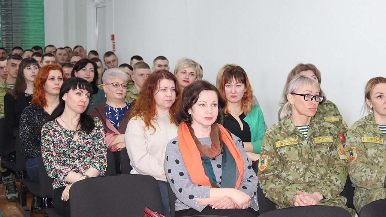 Мозырские пограничники поздравили женщин с 8 марта