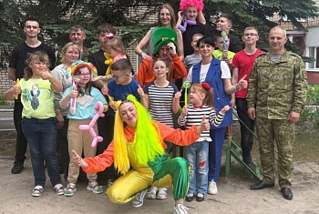 Пограничники подарили детям праздник: пикник, клоунесса и море улыбок