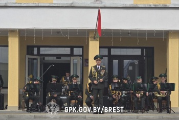 Музыка, объединяющая сердца: в Рясне выступил оркестр Брестской погрангруппы