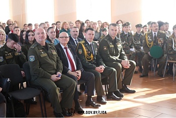 В средней школе №6 г. Лиды им. Н.Б. Куконенко состоялось посвящение десятиклассников в кадеты