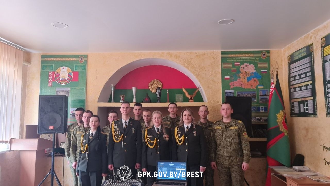 Музвка на границе: оркестр выступил для пограничников на заставах "Токари" и "Огородники""