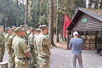 Для военнослужащих ЦПС МТО организована экскурсия в "Партизанский лагерь", центр экологического туризма Станьково