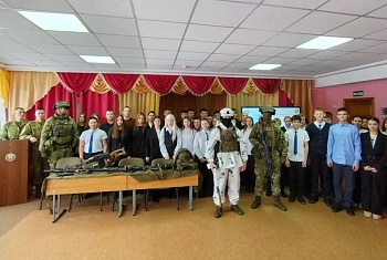 Выбор пути: пограничники встретились со школьниками Пинского района