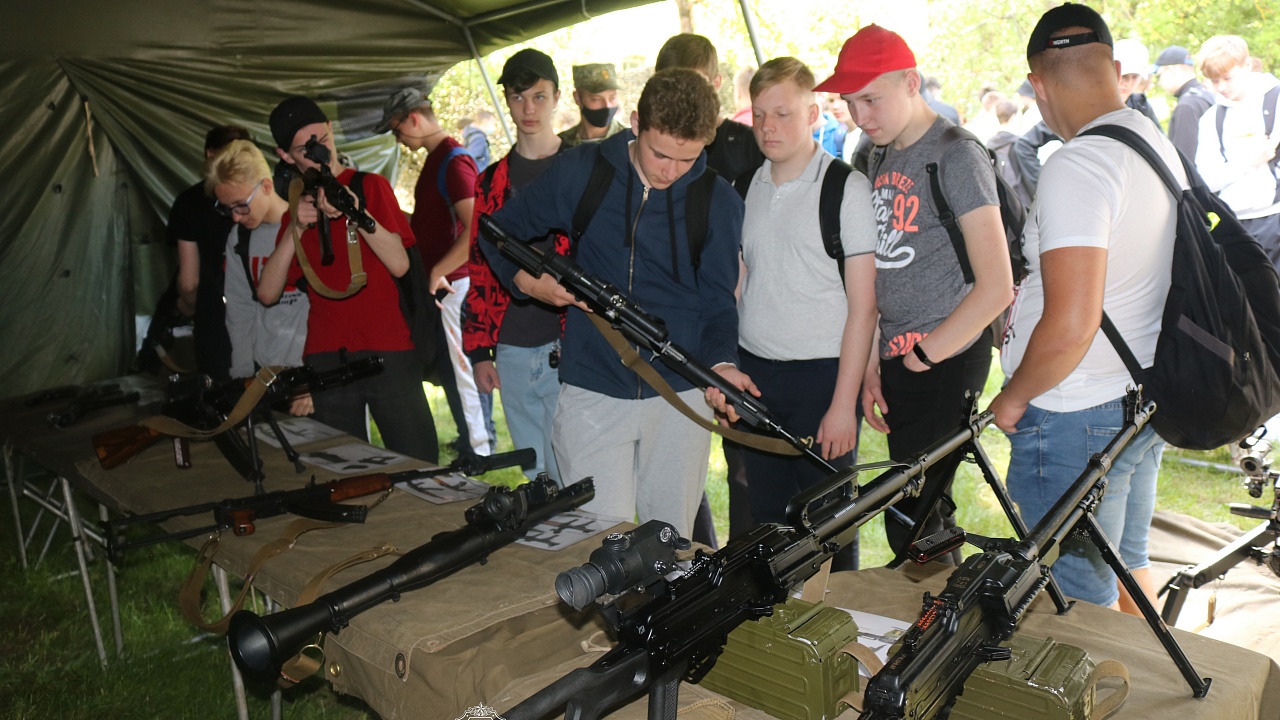 Лидский погранотряд посетили учащиеся 10-х классов