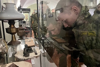 Выходные с пользой: новобранцы Пинского пограничного отряда посетили музей и кинотеатр