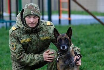 Павел Афонасьев и его верная подруга по кличке Астра