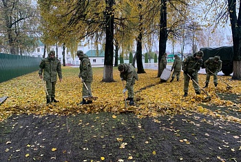 Пинские пограничники приняли участие в республиканском субботнике