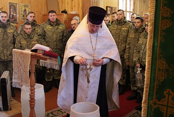 В храме Сморгонской пограничной группы освятили воду