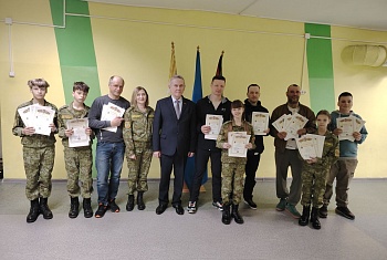 Мужество, стойкость и меткость: в гимназии города Дзержинска состоялась военно-спортивная игра «Защитник Отечества» 