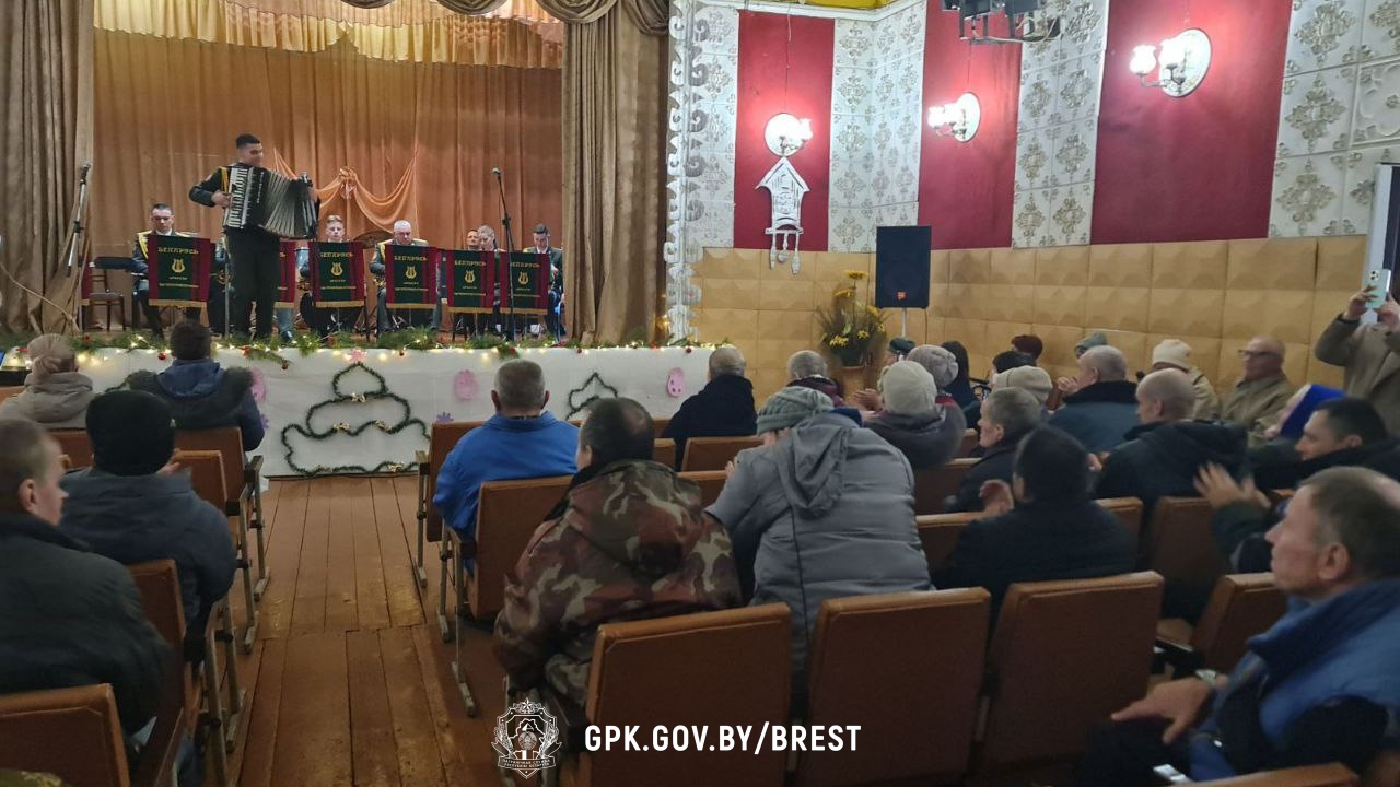 Брестские пограничники посетили Домачевский социальный пансионат «Созвездие»