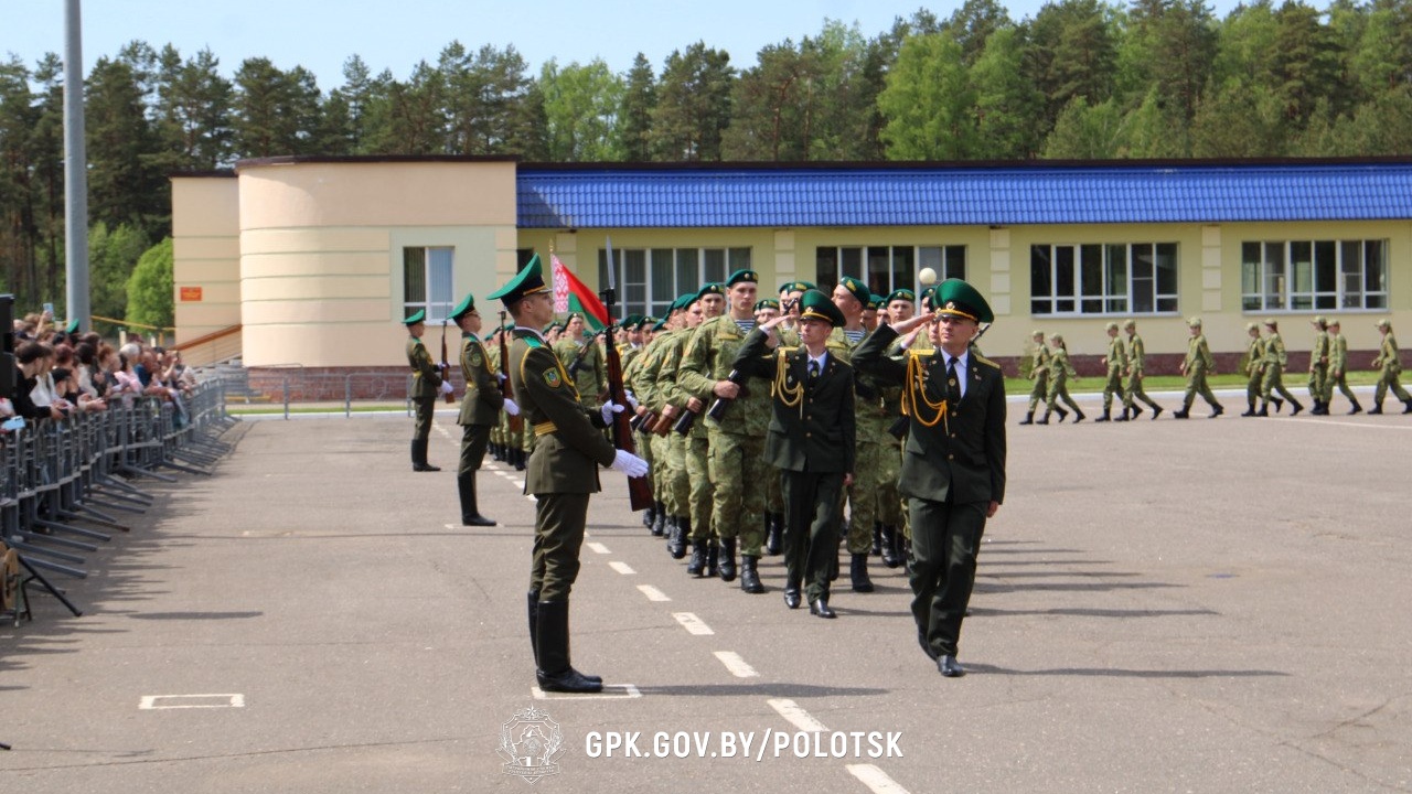 В Полоцком пограничном отряде новобранцы приняли военную присягу