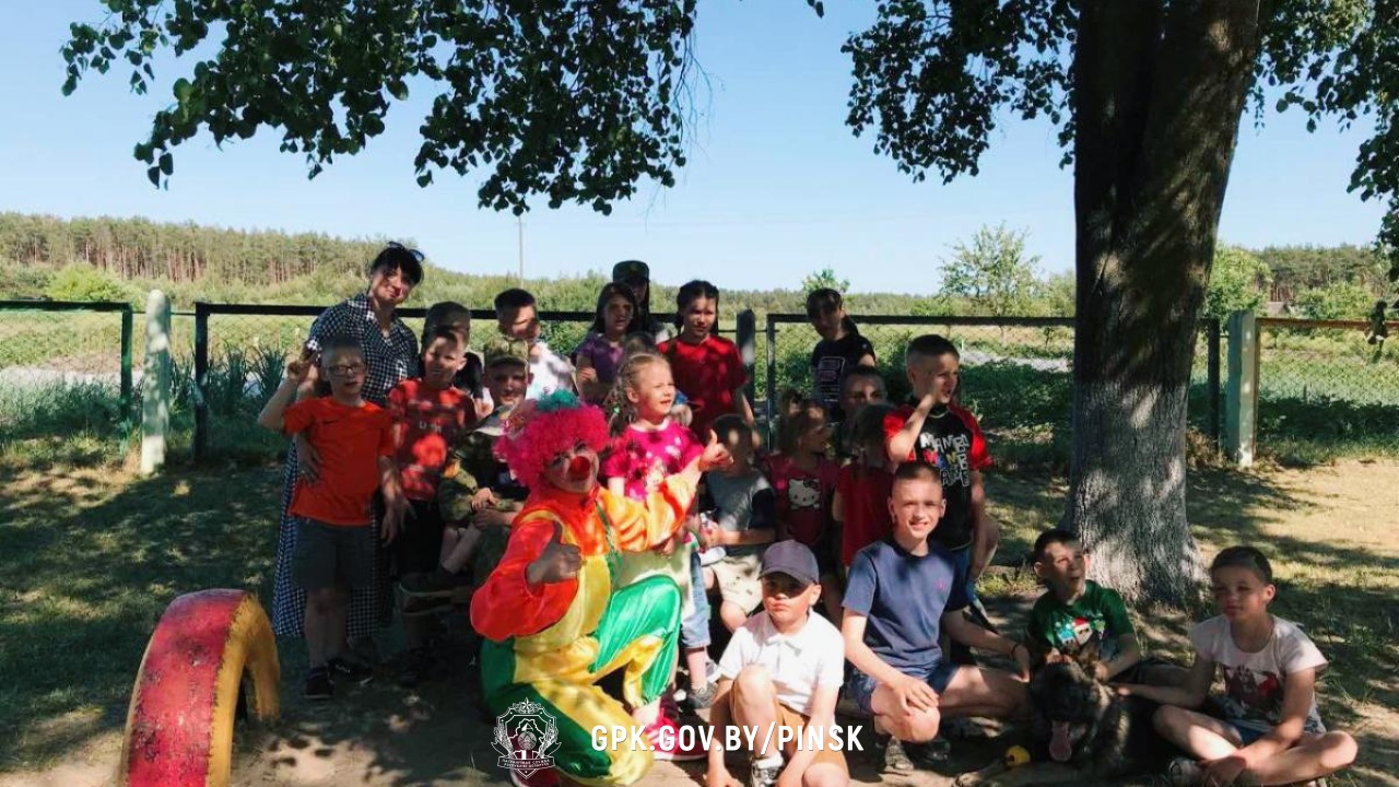 Пограничники подарили радость детям в Международный день защиты детей