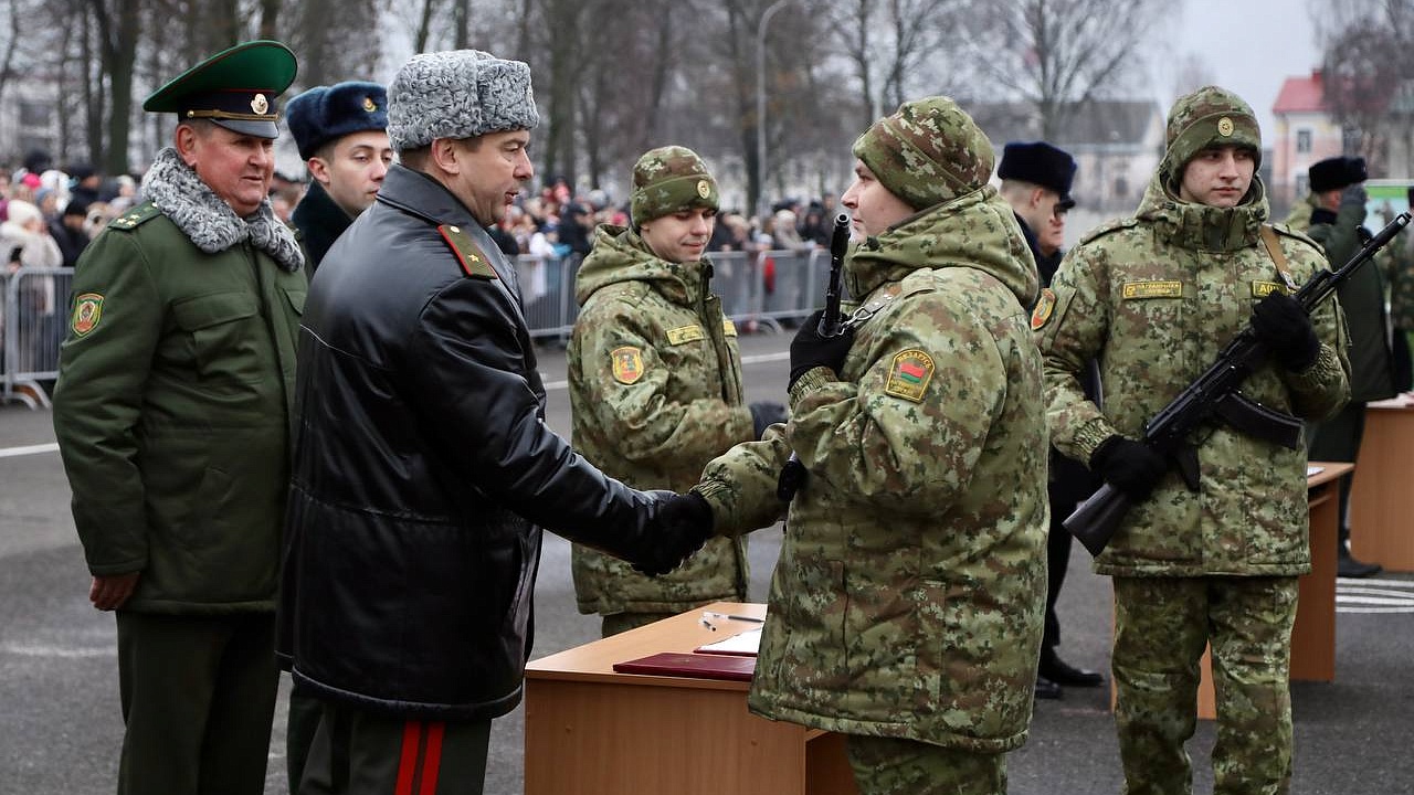 Более 200 солдат-пограничников приняли Военную присягу в Лидском погранотряде