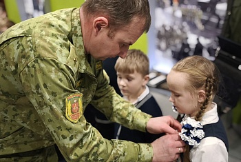 Пограничники приняли участие в торжественном посвящении школьников в члены «БРПО»