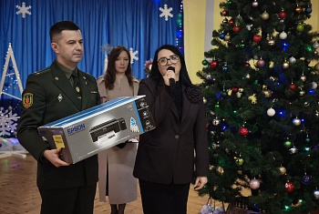 Пинские пограничники подарили новогоднее чудо детям