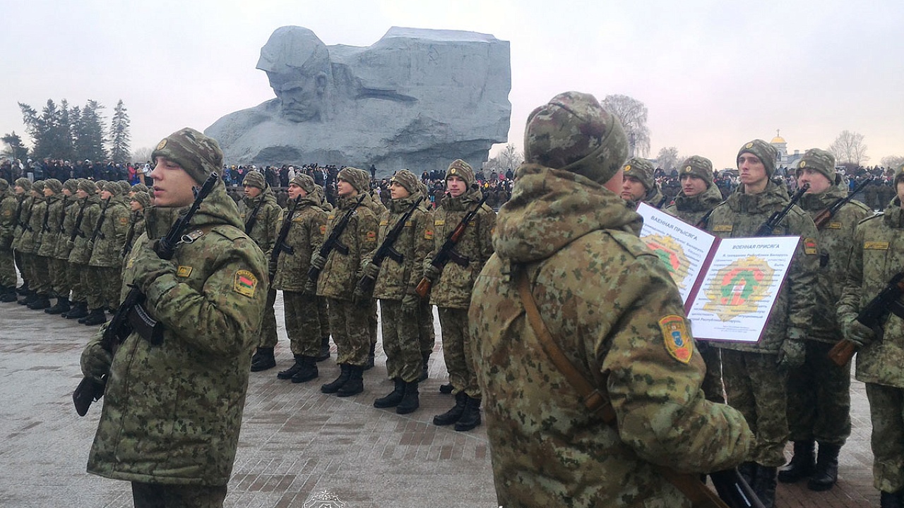 В Брестской крепости приняли присягу более 370 пограничников В Брестской крепости приняли присягу более 370 пограничников