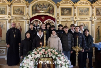 Они прикоснулись к камням, помнящим огонь...