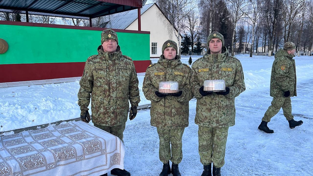 Новогоднее поздравление военнослужащих срочной службу в Лидском пограничном отряде