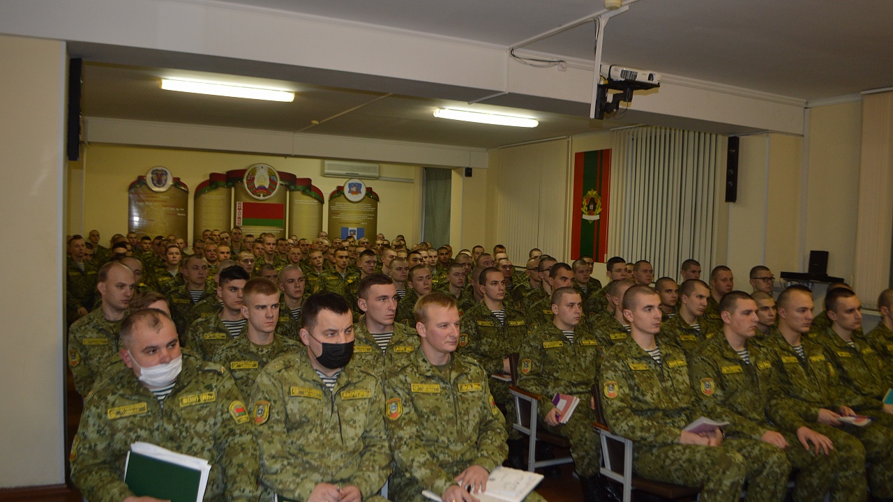 Встреча курсантов учебного пункта с командованием воинской части