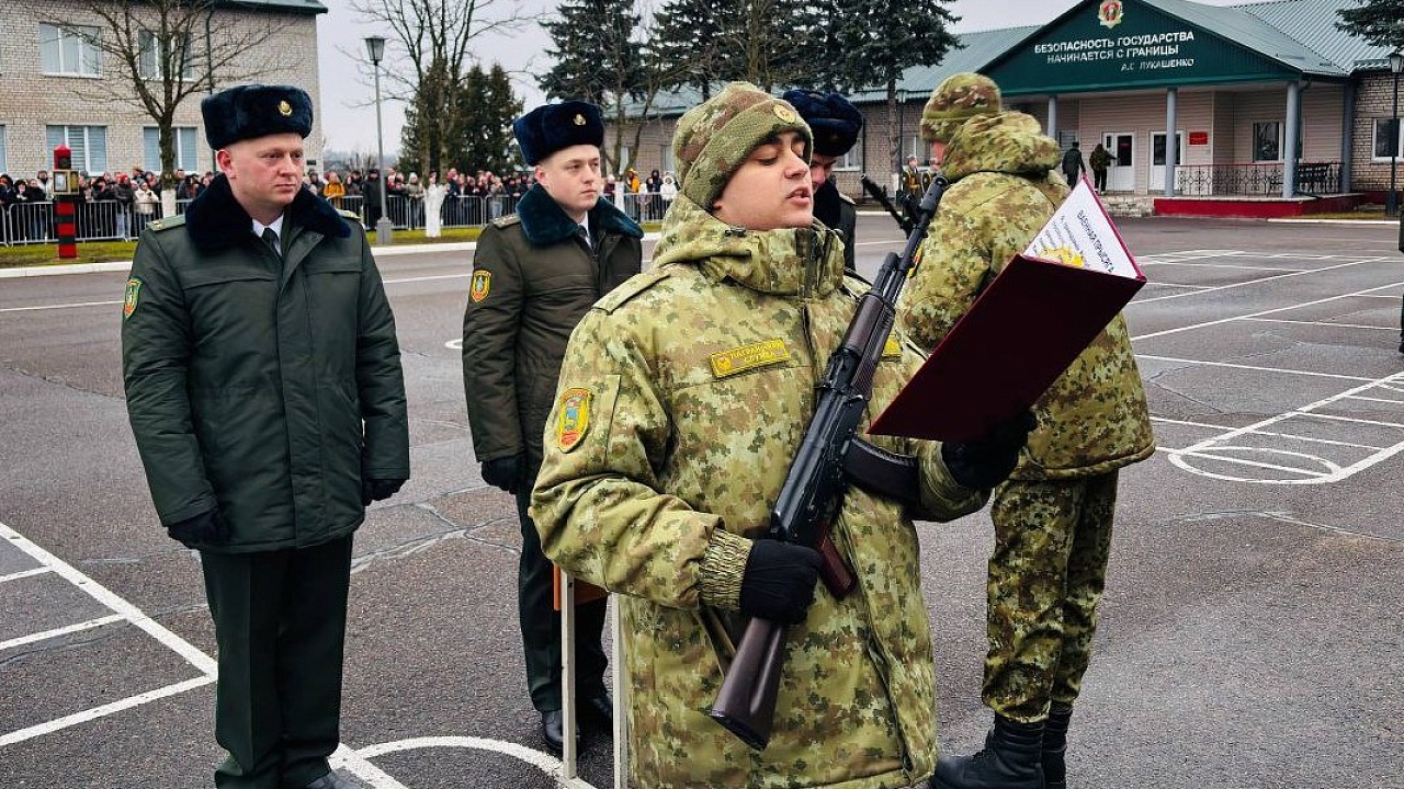 Клянусь достойно исполнять воинский долг