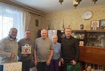 «От всей души»: профсоюз пинских пограничников навестил ветерана в его 92-летие