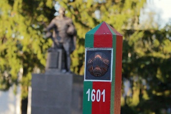 На белорусско-литовской границе гродненские пограничники пресекли очередной канал  перемещения нелегальных мигрантов, задержаны 15 граждан Вьетнама и 2 выходца из Чечни 