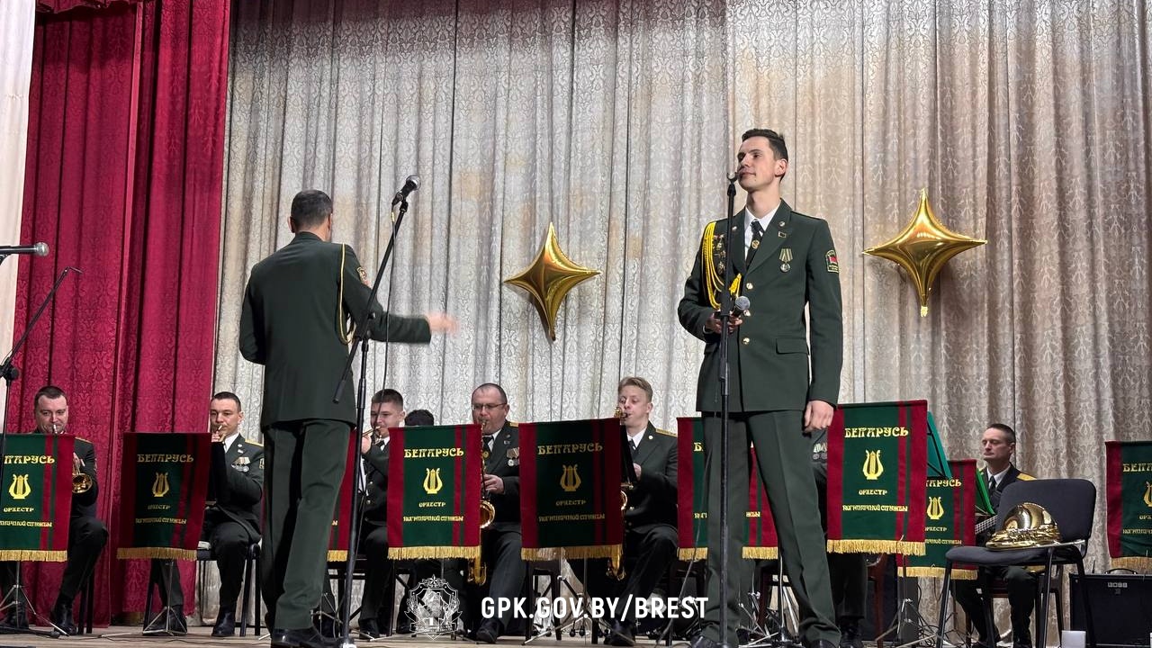 Военный оркестр Брестской пограничной группы выступил в Чернавчицах