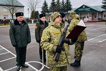 Клянусь достойно исполнять воинский долг