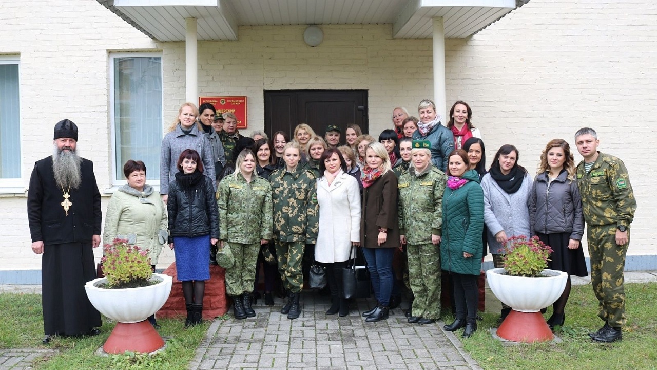 В Лидском пограничном отряде прошли торжественные мероприятия, посвященные Дню матери.