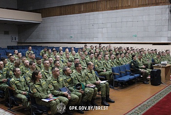 В Брестской пограничной группе состоялось общее собрание военнослужащих, проходящих срочную военную службу